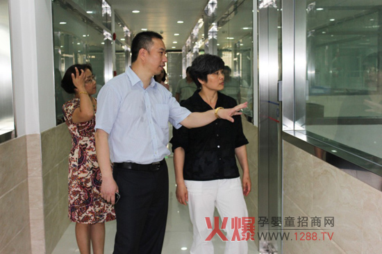 上海市奉賢區(qū)統(tǒng)戰(zhàn)部部長蒞臨晨冠指導(dǎo)工作