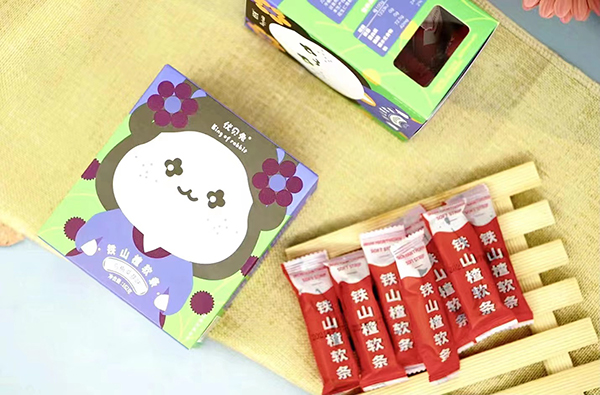 優(yōu)貝兔鐵山楂軟條2.jpg