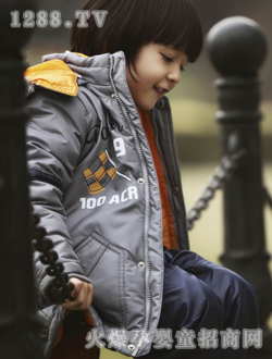 小熊維尼灰色羽絨服